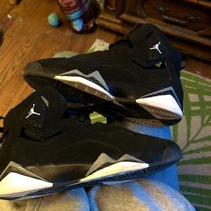 Lightly worn Jordan’s size 7